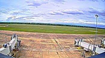 Weather camera view of Lake Charles Rgnl Arpt terminal bldg.