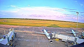 Weather camera view of Lake Charles Rgnl Arpt terminal bldg.
