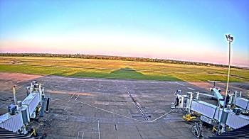 Weather camera view of Lake Charles Rgnl Arpt terminal bldg.