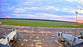 Weather camera view of Lake Charles Rgnl Arpt terminal bldg.