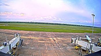 Weather camera view of Lake Charles Rgnl Arpt terminal bldg.