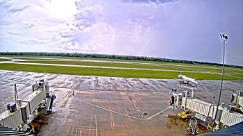 Weather camera view of Lake Charles Rgnl Arpt terminal bldg.