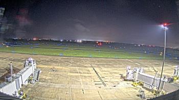Weather camera view of Lake Charles Rgnl Arpt terminal bldg.