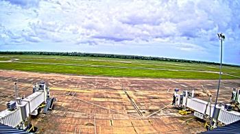Weather camera view of Lake Charles Rgnl Arpt terminal bldg.