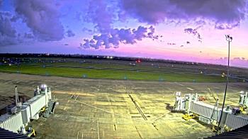 Weather camera view of Lake Charles Rgnl Arpt terminal bldg.