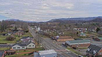 Weather camera view of Russell County Courthouse.