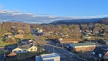 Weather camera view of Russell County Courthouse.