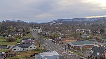 Weather camera view of Russell County Courthouse.