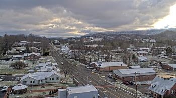 Weather camera view of Russell County Courthouse.