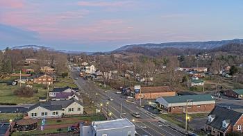 Weather camera view of Russell County Courthouse.