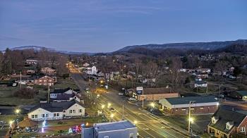 Weather camera view of Russell County Courthouse.