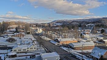 Weather camera view of Russell County Courthouse.