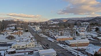 Weather camera view of Russell County Courthouse.