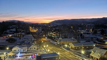 Weather camera view of Russell County Courthouse.