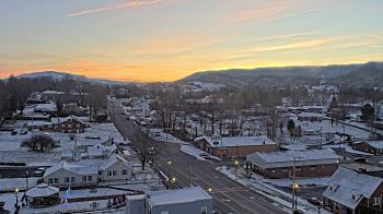 Weather camera view of Russell County Courthouse.