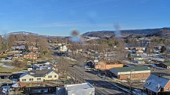 Weather camera view of Russell County Courthouse.