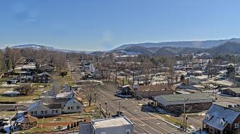 Weather camera view of Russell County Courthouse.