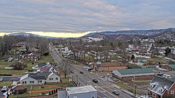 Weather camera view of Russell County Courthouse.