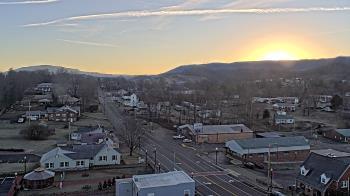 Weather camera view of Russell County Courthouse.