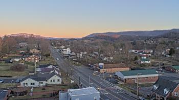 Weather camera view of Russell County Courthouse.