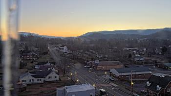 Weather camera view of Russell County Courthouse.