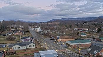 Weather camera view of Russell County Courthouse.