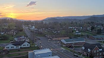 Weather camera view of Russell County Courthouse.