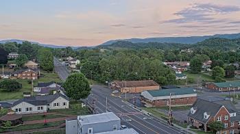 Weather camera view of Russell County Courthouse.
