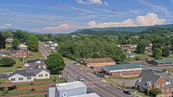 Weather camera view of Russell County Courthouse.