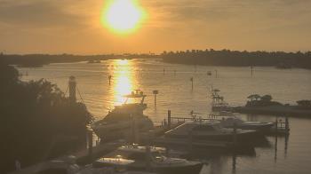 Weather camera view of Hamilton Harbor Yacht Club.