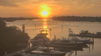 Weather camera view of Hamilton Harbor Yacht Club.