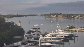 Weather camera view of Hamilton Harbor Yacht Club.