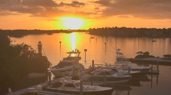 Weather camera view of Hamilton Harbor Yacht Club.