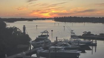 Weather camera view of Hamilton Harbor Yacht Club.