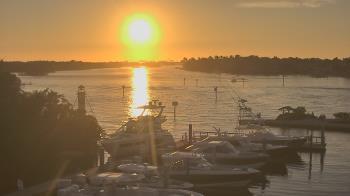 Weather camera view of Hamilton Harbor Yacht Club.