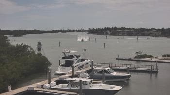 Weather camera view of Hamilton Harbor Yacht Club.
