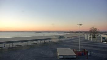 Weather camera view of Ocean Beach Park.