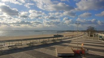 Weather camera view of Ocean Beach Park.