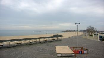 Weather camera view of Ocean Beach Park.