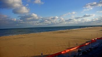 Weather camera view of Plim Plaza Hotel.