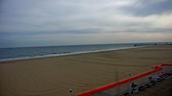 Weather camera view of Plim Plaza Hotel.