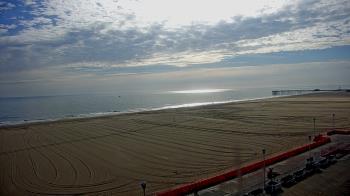 Weather camera view of Plim Plaza Hotel.