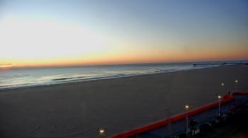 Weather camera view of Plim Plaza Hotel.