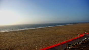 Weather camera view of Plim Plaza Hotel.