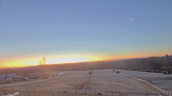 Weather camera view of Orchard Hill.