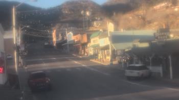 Weather camera view of Overland Hotel.