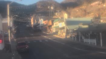 Weather camera view of Overland Hotel.