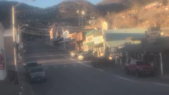 Weather camera view of Overland Hotel.