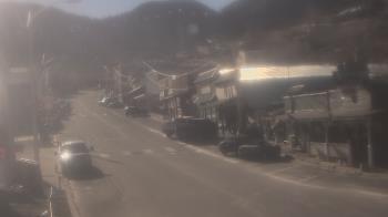 Weather camera view of Overland Hotel.