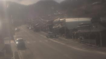 Weather camera view of Overland Hotel.